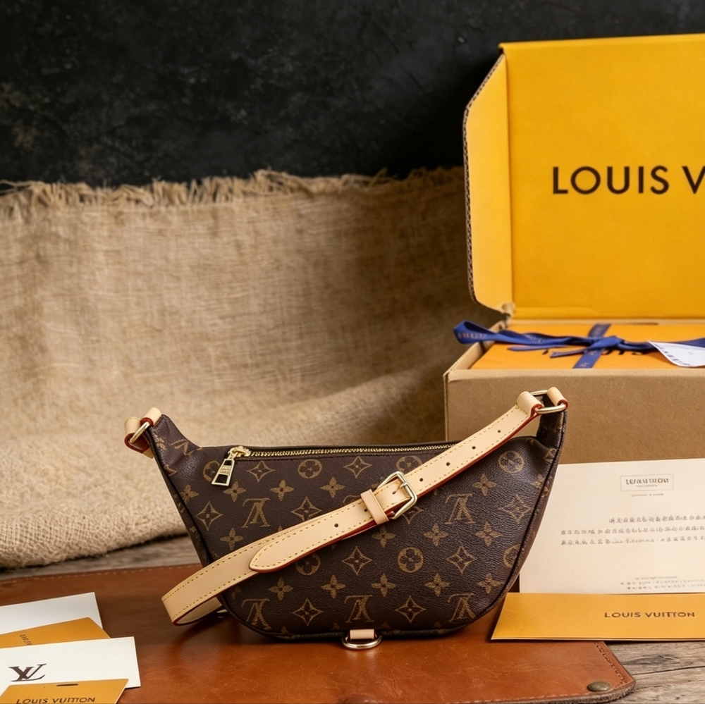 Louis Vuitton Bumbag Monogram - Picture 4 of 8